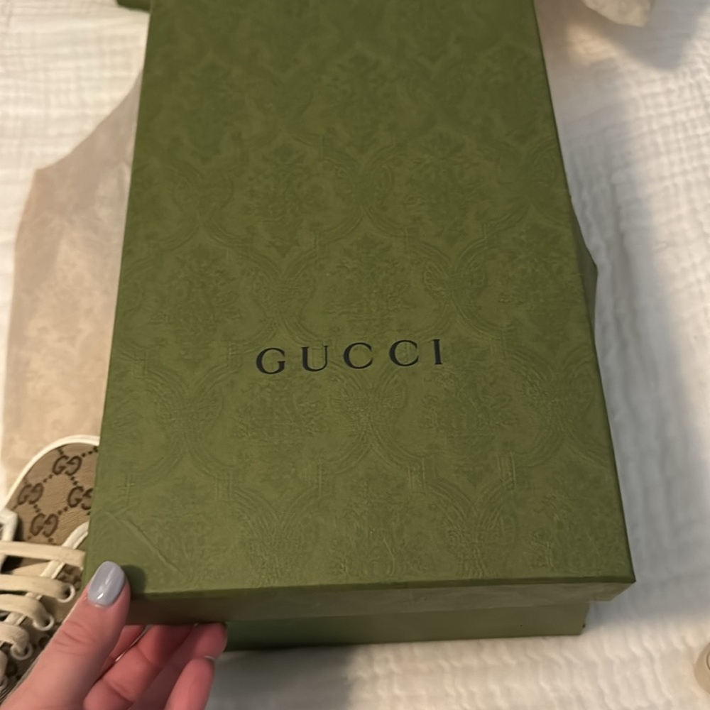 Gucci Beige and White Women's Sneakers - Picture 8 of 8